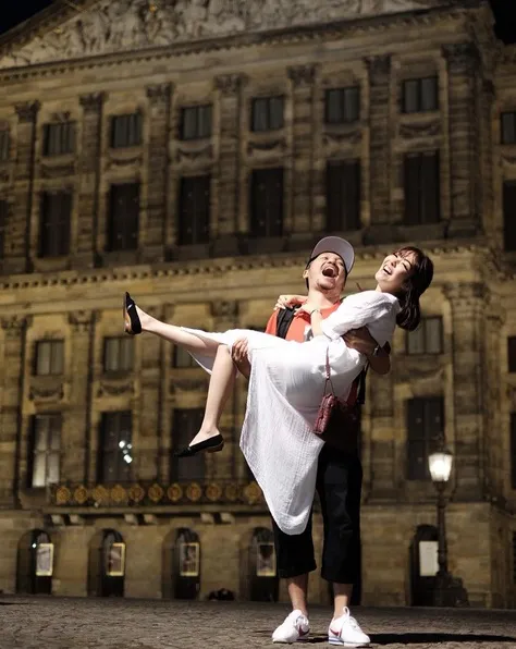 Momen manis saat Gading gendong mesra Gisel, bikin baper! /©instagram.com/gisel_la