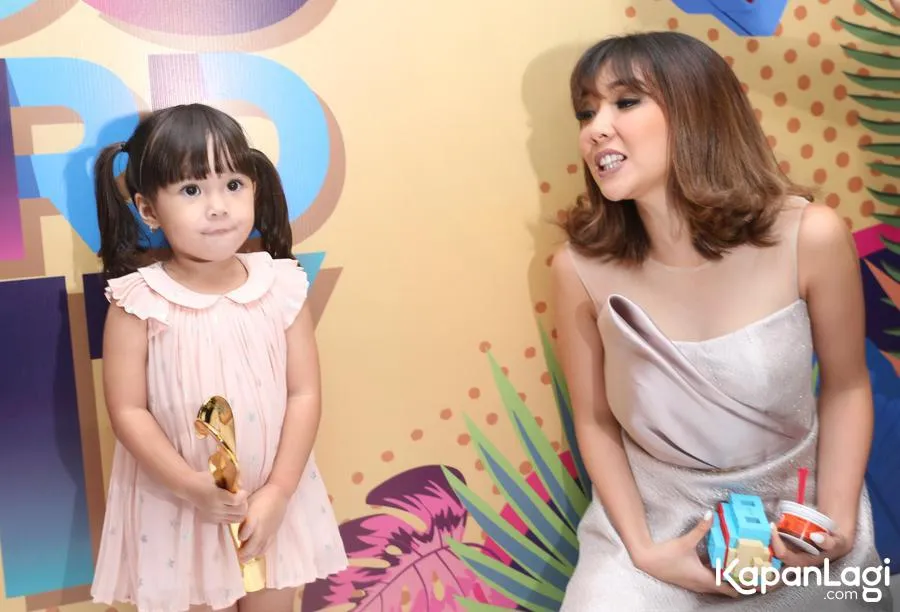 Gisel mengakui jika Gempi dan Rafathar memang teman bermain yang dekat banget © KapanLagi.com/Agus Apriyanto