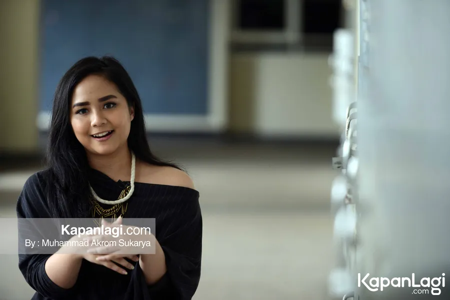 Bagi Gita, pendidikan dan bermusik memang harus berjalan bareng