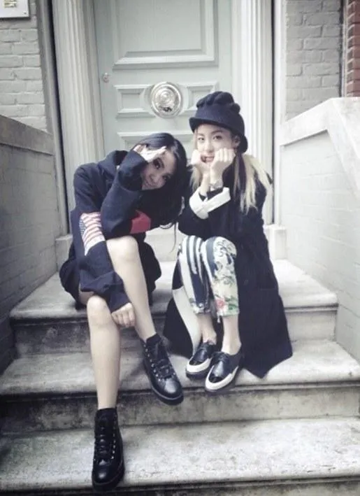 CL dan Dara 2NE1 @ohkpop