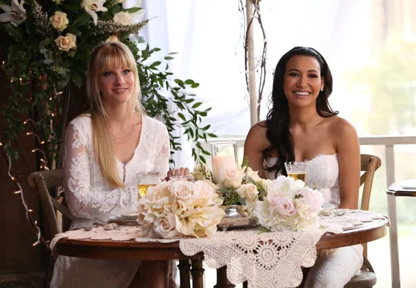 Santana dan Brittany dalam serial GLEE © Fox