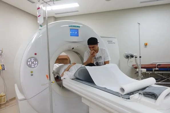 Glenn setia menjaga Chelsea © instagram.com/glennalinskie