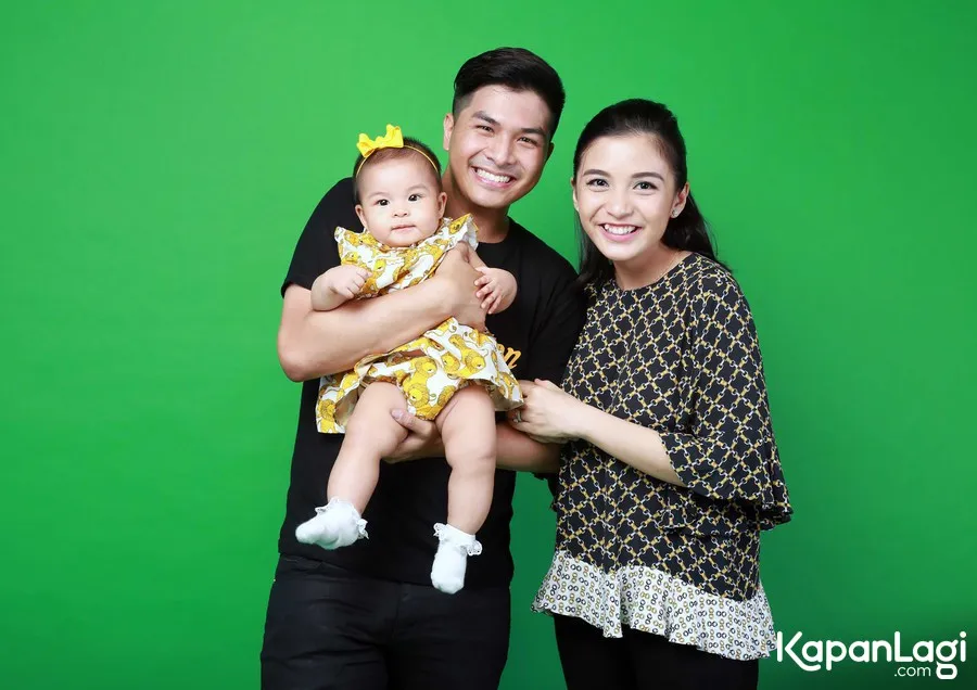 Nastusha kini mulai bisa merangkak dan bicara. Glenn dan Chelsea memutuskan untuk merawat sang buah hati bergantian © KapanLagi.com®/Muhammad Akrom Sukarya