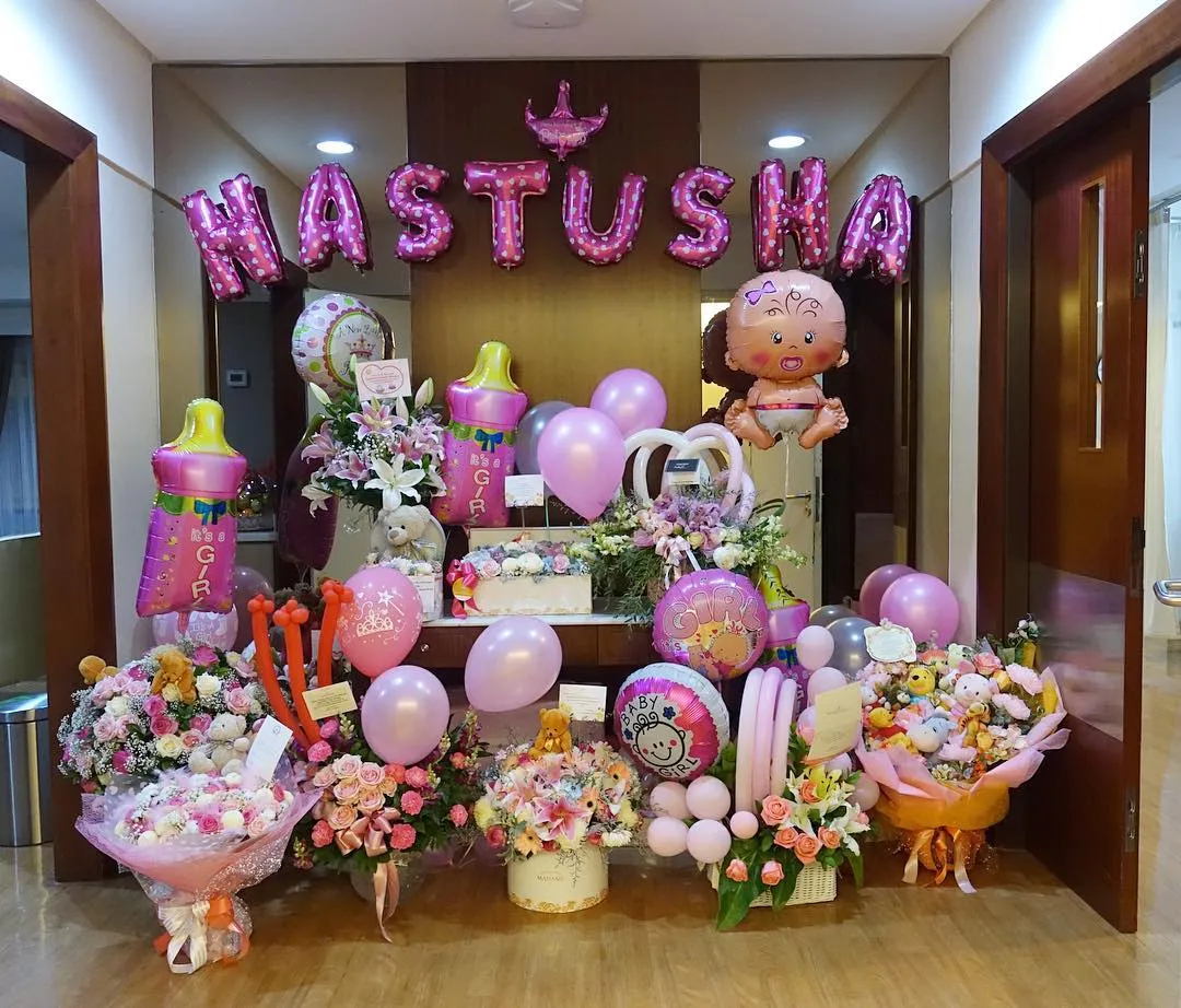 Hadiah untuk kelahiran Baby Nastusha © Instagram/glennalinskie