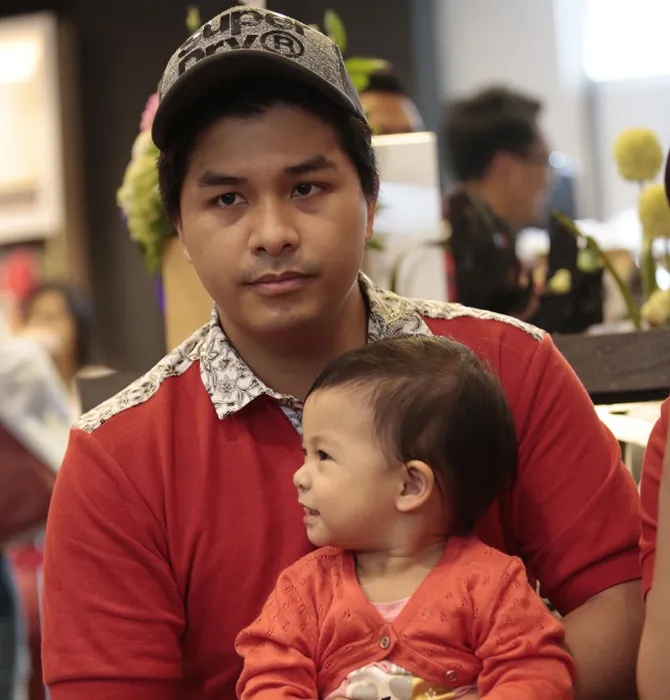 Glenn tak ingin melewatkan momen berharga sebagai seorang ayah. © KapanLagi.com/Muhammad Akrom Sukarya