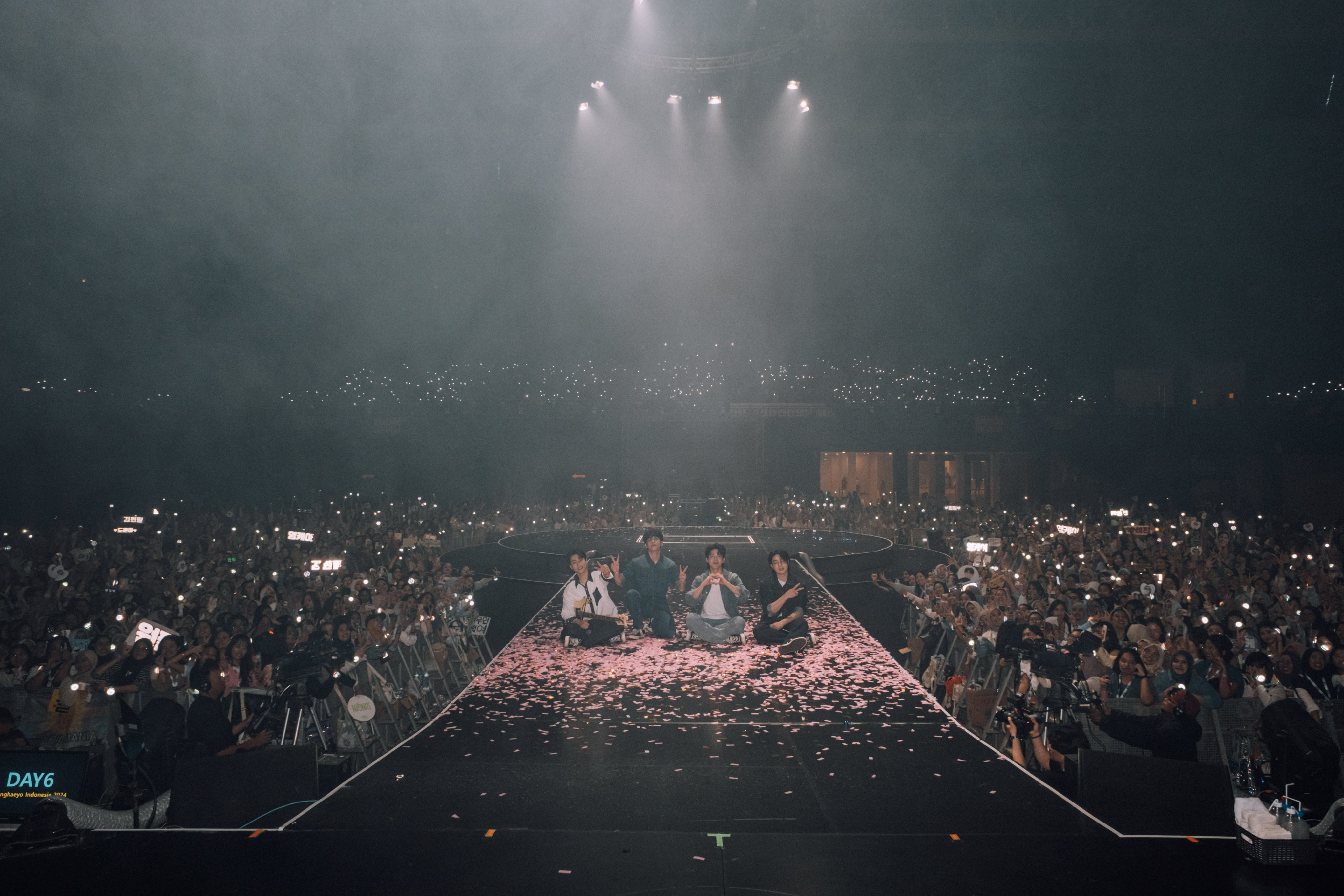 DAY6 at Saranghaeyo Indonesia 2024 © x.com/day6official