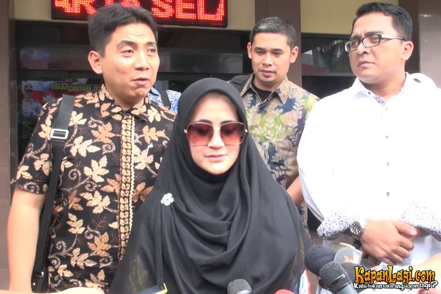 Motif dan pelaku pembakaran serta perampokan di rumah Pipik telah diungkap.