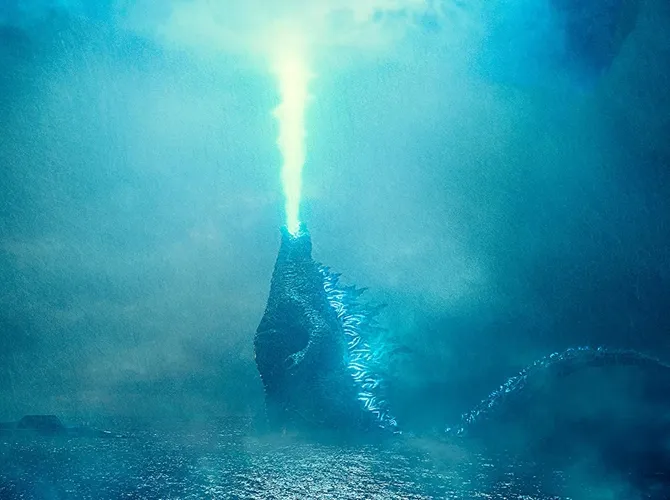 Penampakan Godzilla yang muncul dari dalam laut. (Courtesy of Warner Bros Pictures)
