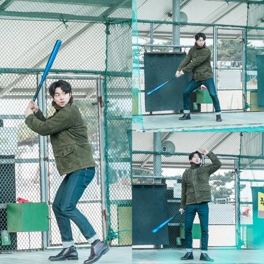 Gong Yoo saat batting © tvN