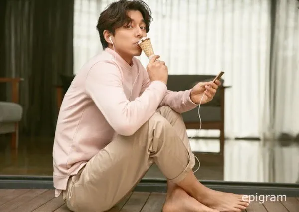 Siapa sih yang nggak mau dapat hadiah dari Gong Yoo? © epigram