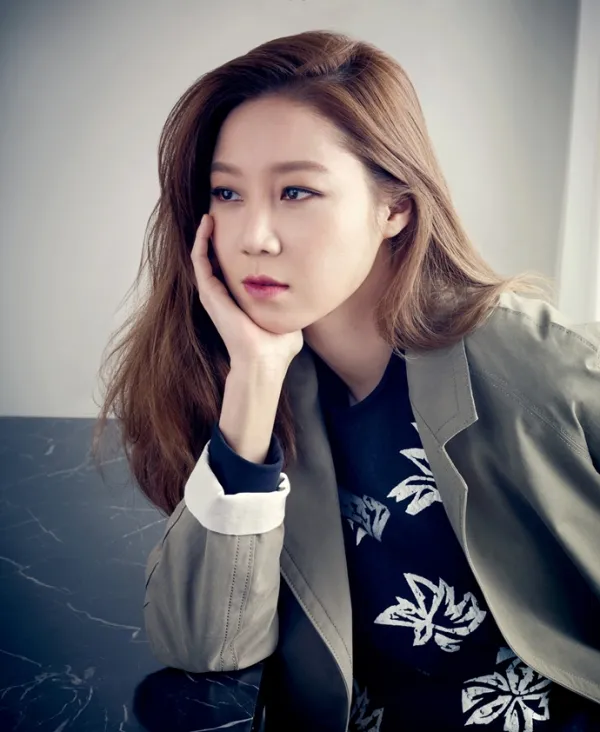 Gong Hyo Jin bersama Lee Kwang Soo, Park Bo Young, Seo Kang Jun, dan Han Chae Young akan jadi host MAMA 2015. © 2second
