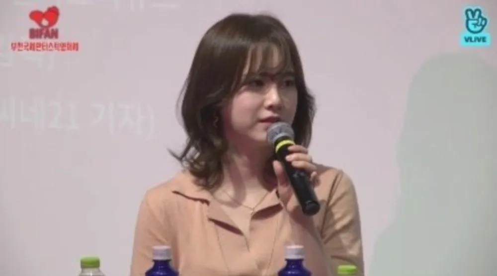Goo Hye Sun saat membahas soal namanya jadi trending di Korea karena pengakuan berat badan bertambah 10 kg. © allkpop.com