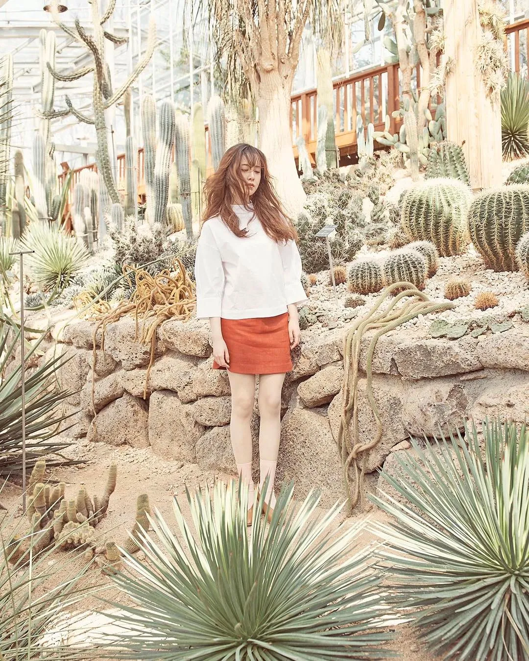 Goo Hye Sun tampil di pemotretan terbarunya bersama Singles Magazine. ©Instagram/singlesmagazine
