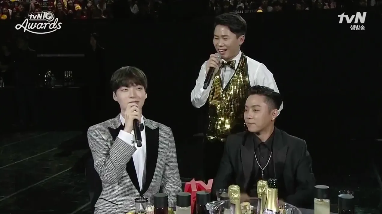 Ahn Jae Hyun menyatakan cinta ke Goo Hye Sun di event penghargaan tvN10 Awards. ©soompi.com
