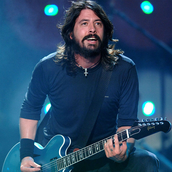 foo fighters lebih suka gig kecil