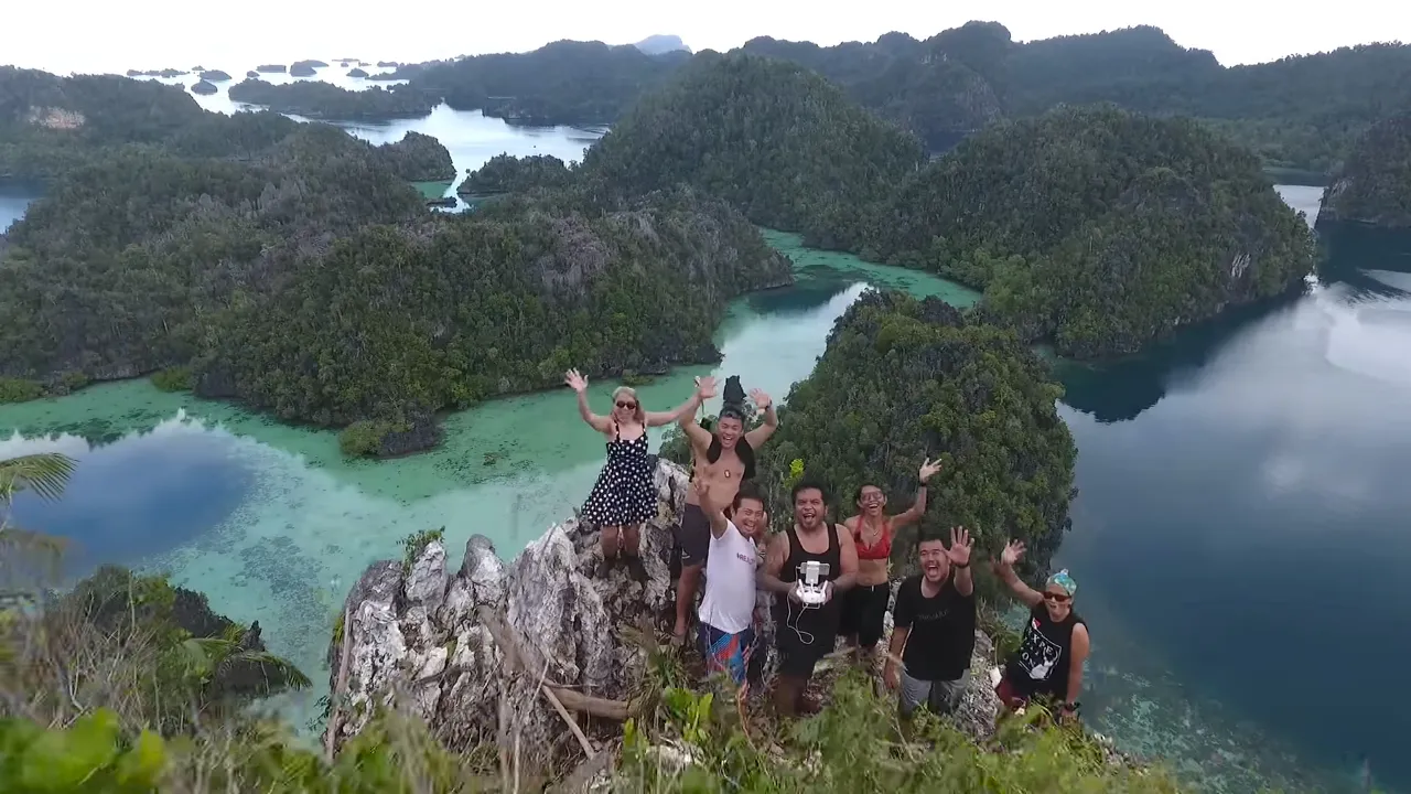 Singkat! Cuma butuh 10 hari untuk Erix Soekamti melakukan syuting film dokumenter 'LIVING ON BOARD' © Endank Soekamti Official