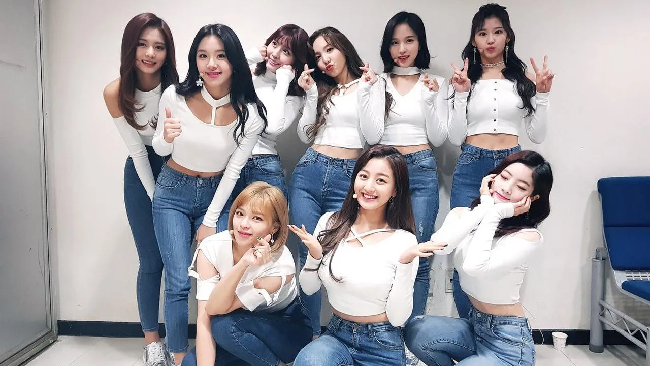 Twice (credit: twitter.com/JYPETWICE)