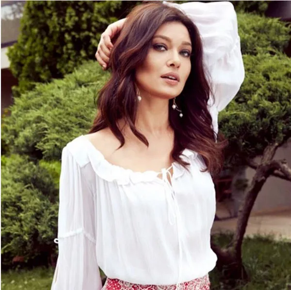 Ini dia penampilan Nurgul yang jauh berbeda dengan Gulseren © Instagram.com/nurgulyesilcayy