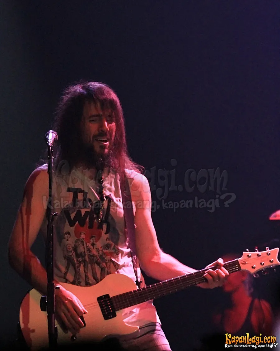 Bumblefoot saat bersama Guns N Roses di Jakarta, 2013. ©KapanLagi.com®