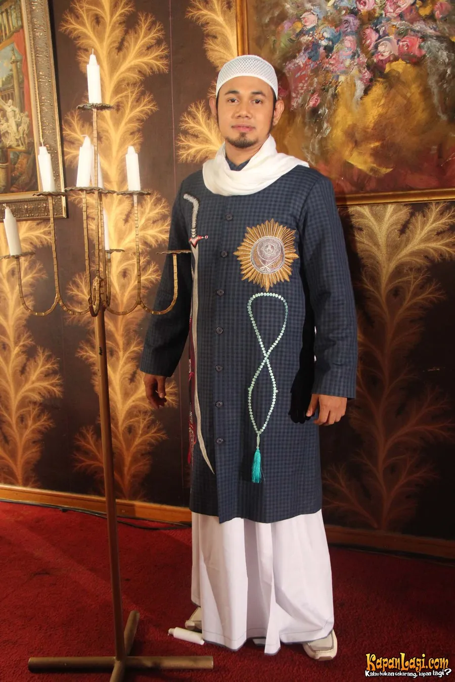 Mantan karyawan UGB buka-bukaan mengenai sepak terjang Ustaz tersebut.