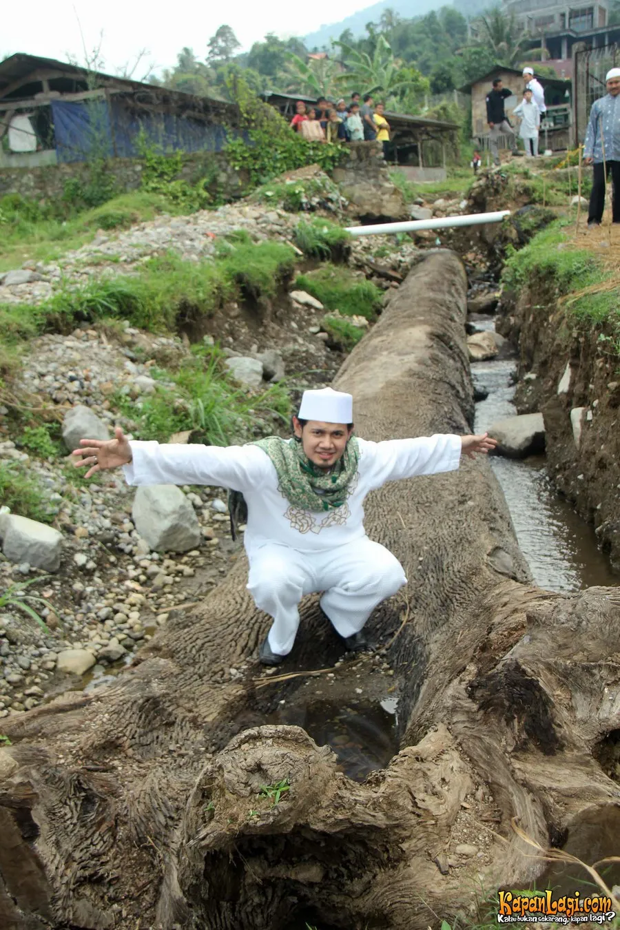 Pengobatan Guntur Bumi dibahas di pengadilan.