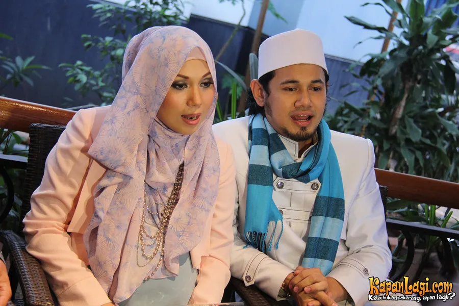 Puput Melati  - Ustaz Guntur Bumi © KapanLagi.com