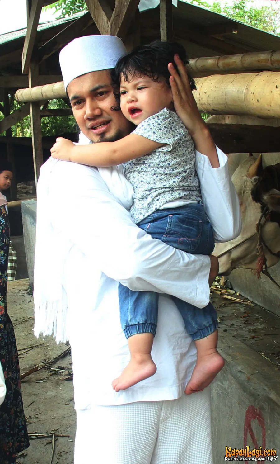 Praktek pengobatan alternatif yang dilakukan Guntur Bumi mengalami masalah dengan eks pasiennya.