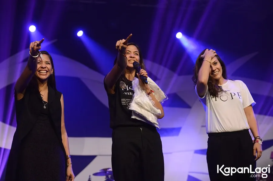 Wulan Guritno juga menyediakan gelang berlian dan emas untuk kalangan menengah ke atas © KapanLagi.com®/ Bambang E Ros