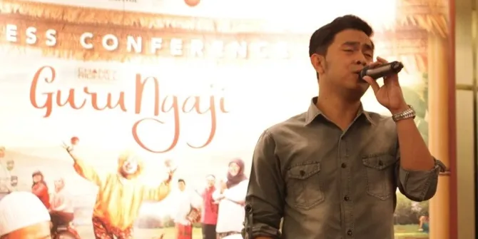 Cakra Khan juga turut terlibat sebagai penyanyi soundtrack dalam film GURU NGAJI.