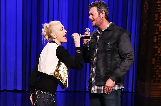 Gwen Stefani dan Blake Shelton dikabarkan mencari rumah bersama © NBC