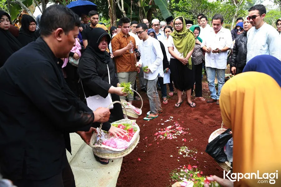 Tasya tak diizinkan pulang ke Indonesia untuk hadiri pemakaman papa/©KapanLagi.com®/M. Akrom Sukarya