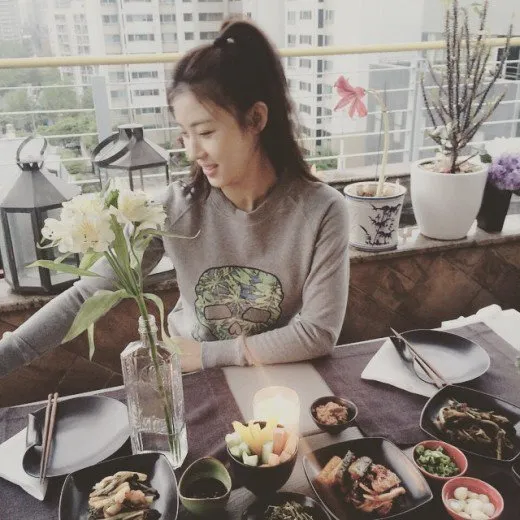 Ha Ji Won saat memamerkan rumahnya yang begitu cantik. ©hancinema.net