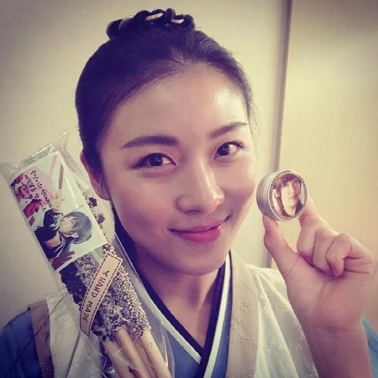 Ha Ji Won rayakan Pepero Day, serba coklat. @kdramastars.com