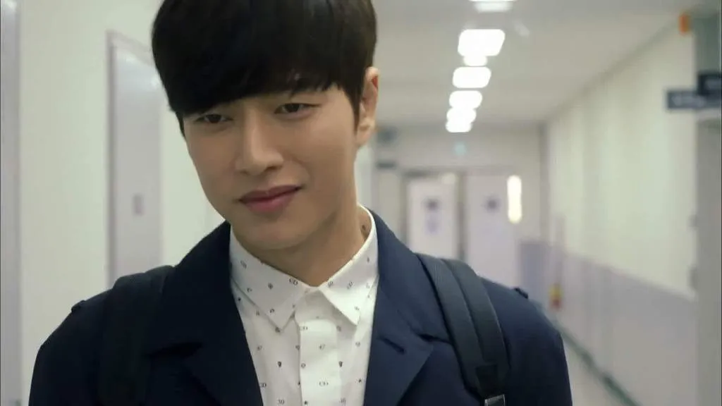Park Hae Jin merasa sosok Yoo Jung Cheese In The Trap hanya merupakan pria yang kekanak-kanakan. ©dramabeans.com