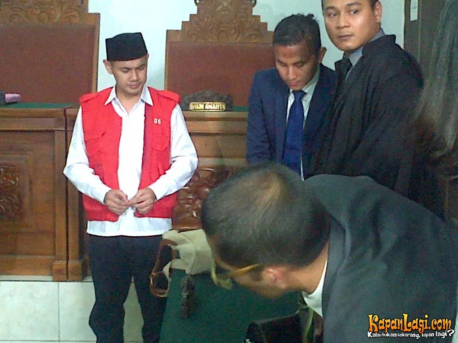 Guntur Bumi diminta tak merugikan orang lain dengan pengobatannya.