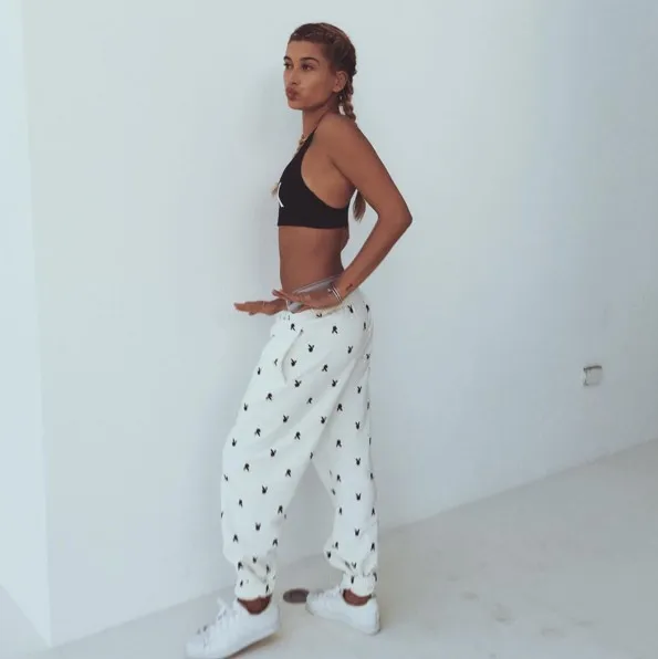 Hailey tetap santai dan tak peduli soal haters © instagram.com/haileybaldwin
