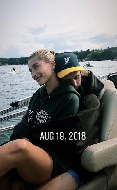 Hailey dan Justin akan gelar pesta Maret mendatang! © instagram.com/haileybieber