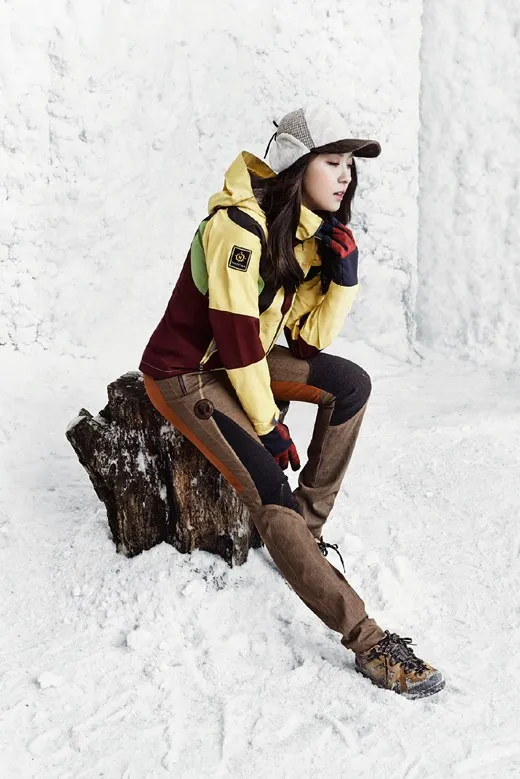 Ha Ji Won menjalani pemotretan di salju. ©soompi.com