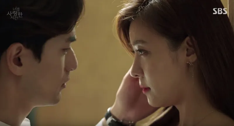Ha Ji Won dapat kritik soal adegan ciuman dengan Lee Jin Wook. ©soompi.com