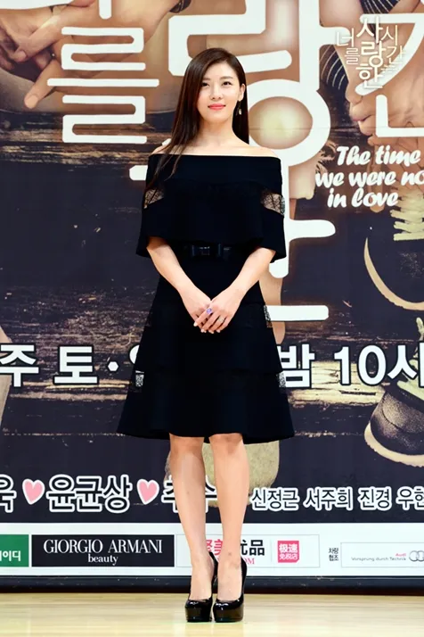 Ha Ji Won dalam balutan busana seharga Rp 35 juta. ©soompi.com