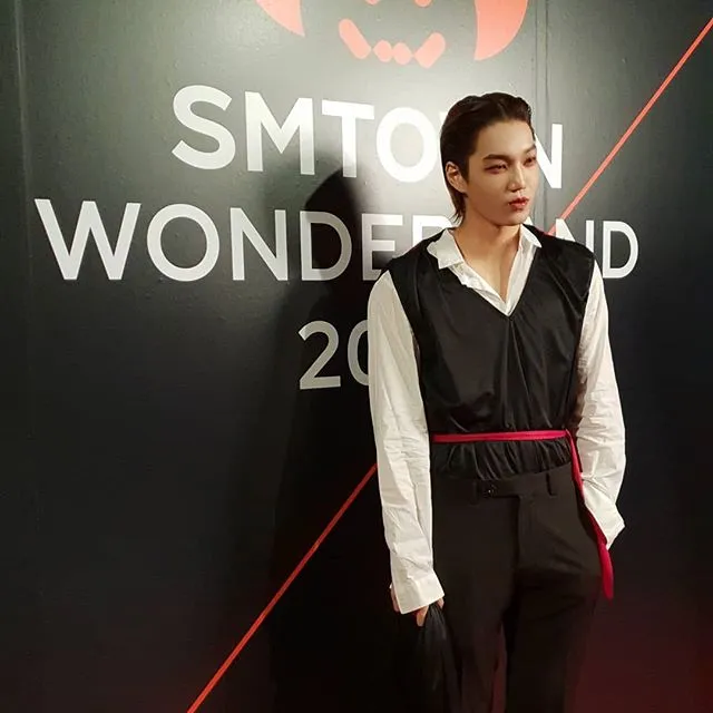 Kai sebagai drakula © SMTOWN