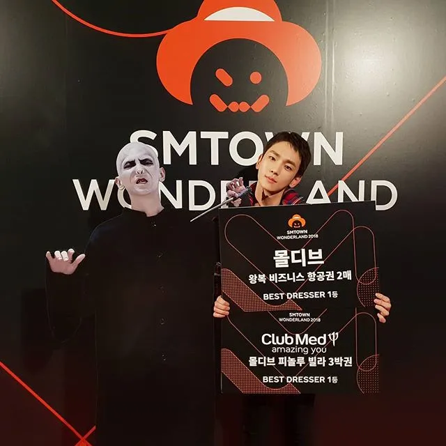 Key dan cardboard Lord Voldemort-nya © SMTOWN