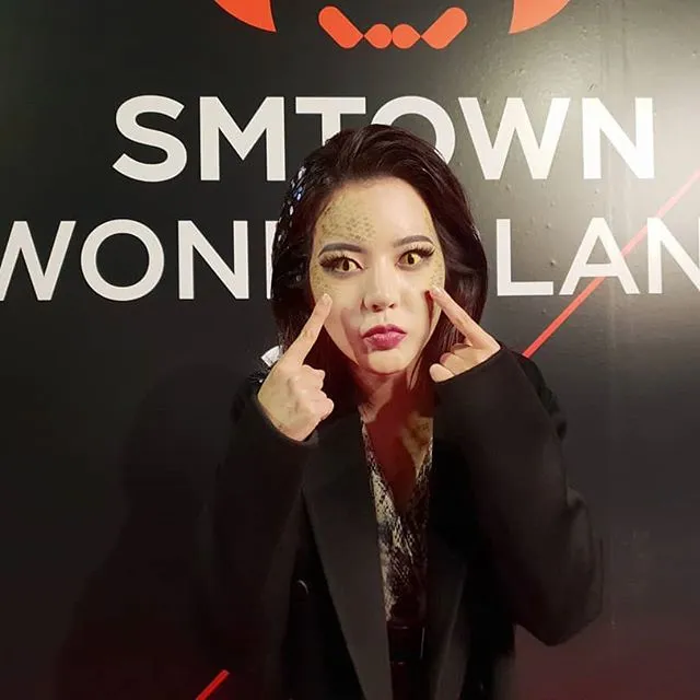 Sunny sebagai cute Nagini © SMTOWN
