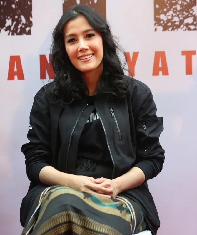 Ardina Rasti lagi suka banget makan buah-buahan. © KapanLagi.com/Budy Santoso