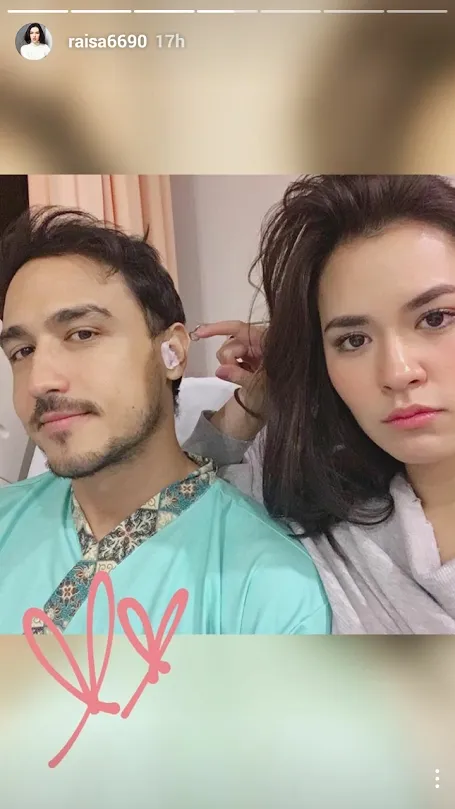 Raisa menemani Hamish Daud pasca menjalani operasi exotosis ear, Senin (10/04) © instagram.com/raisa6690