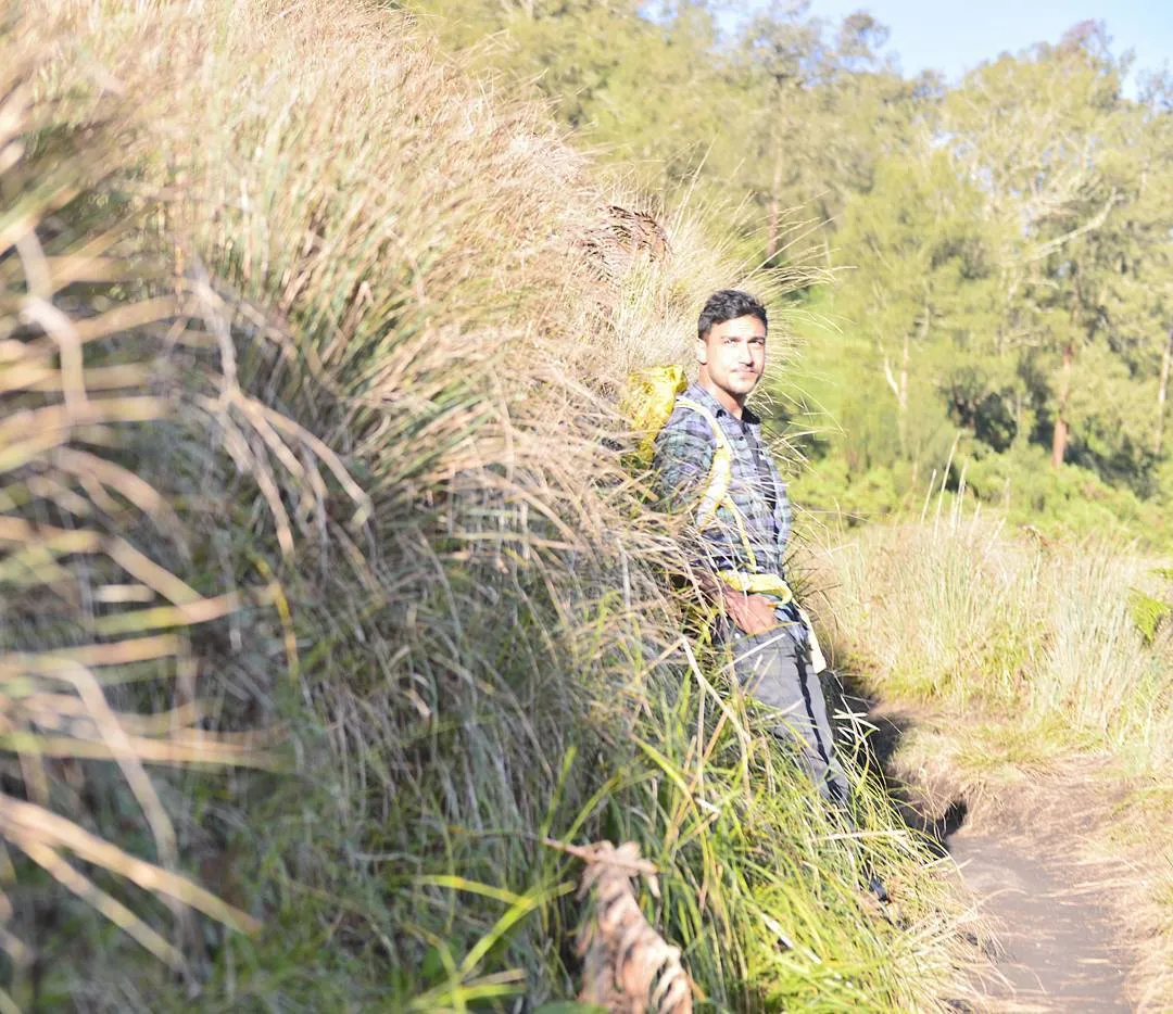 Hamish mendaki Gunung Mahameru / Credit: @hamishdaud