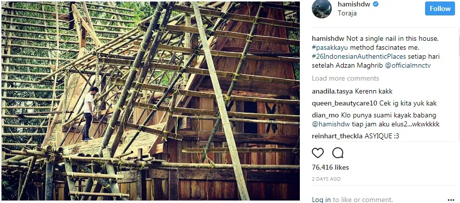 Hamish Daud ketika berada di Toraja dan melihat pembangunan rumah. 姆nstagram.com/hamishdw