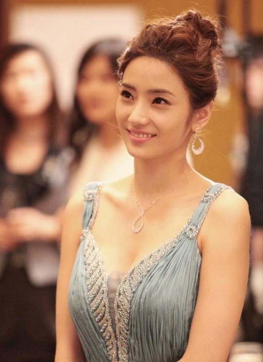 Han Chae Young  Ternyata 5 Aktris K-Drama Ini Seorang Ibu 