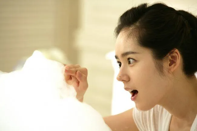 Hidung 45 derajat Han Ga In dianggap sempurna © koreaboo.com