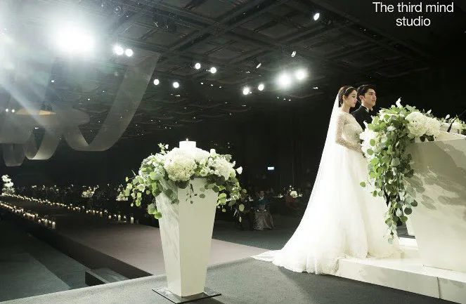 Han Groo saat dinikahi kekasihnya yang bukan dari kalangan artis. ©The Third Mind Studio